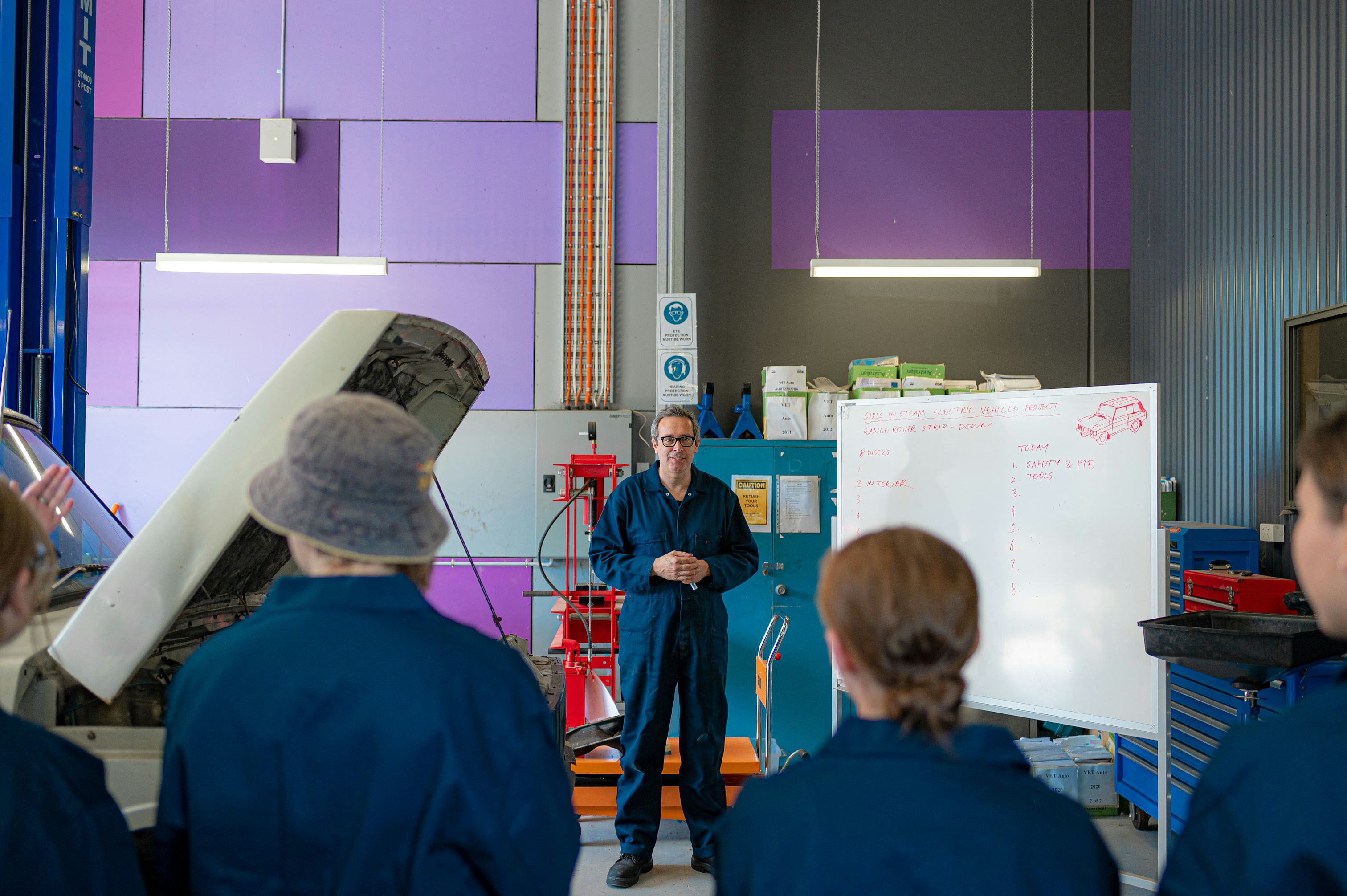 Graeme and students in the workshop at Bendigo South East Secondary College. 