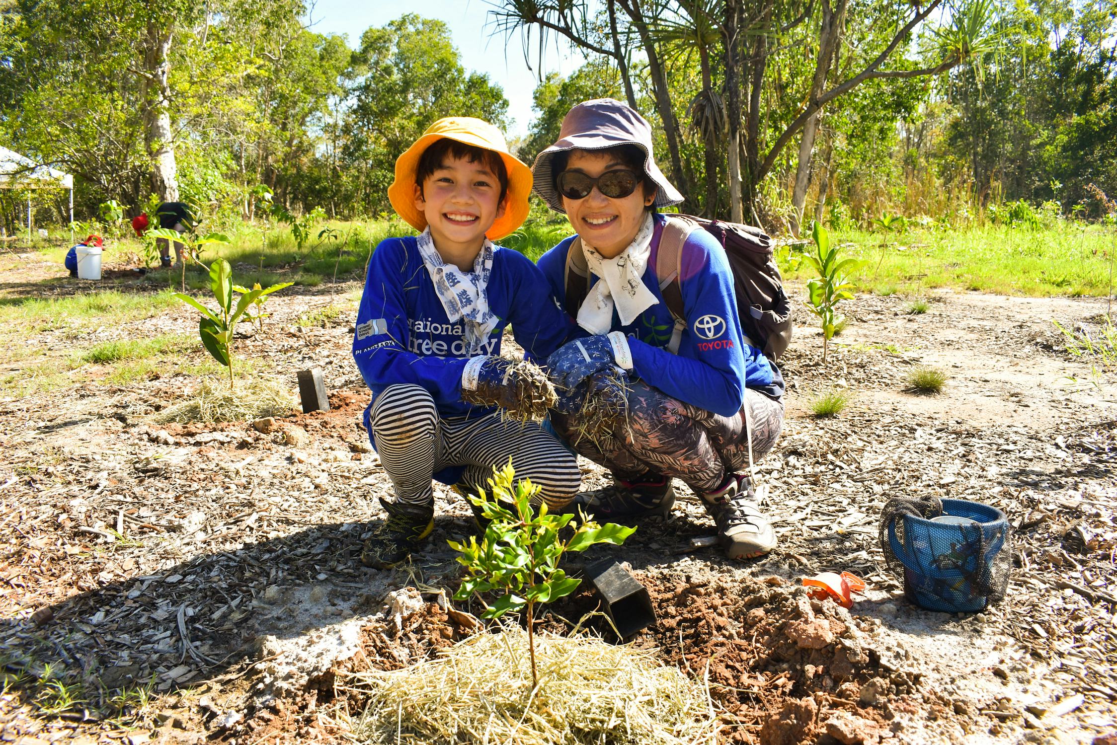 Volunteers at the Cairns Regional Council, Pacific Toyota and Skyrail Rainforest Cableway community planting event in 2021. Photo credit: Skyrail Rainforest Cableway. 